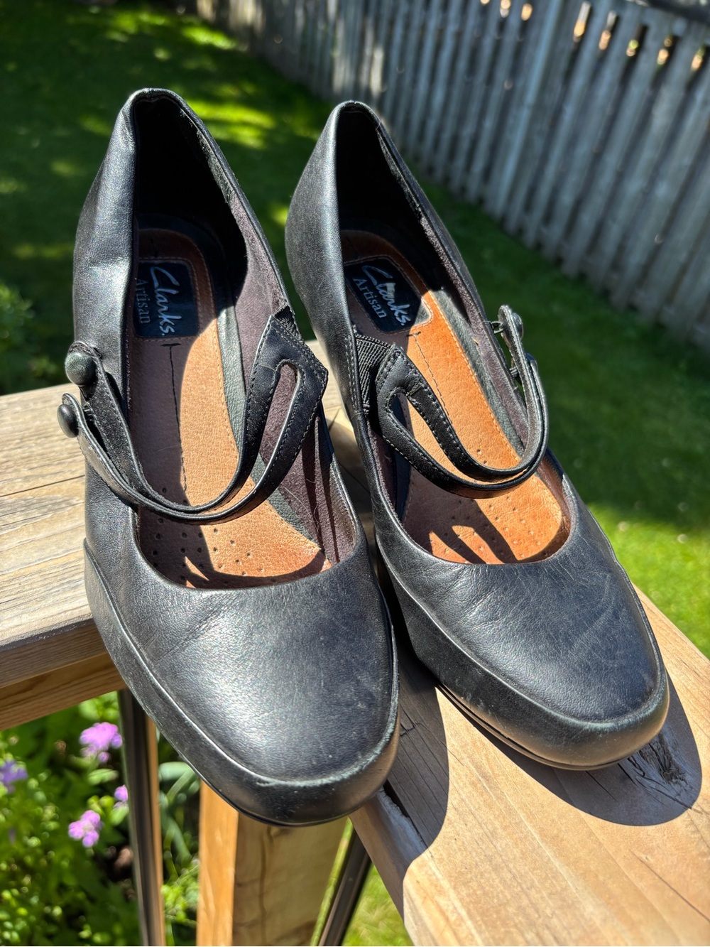 Clarks Artisan Black Leather Mary Jane Pumps